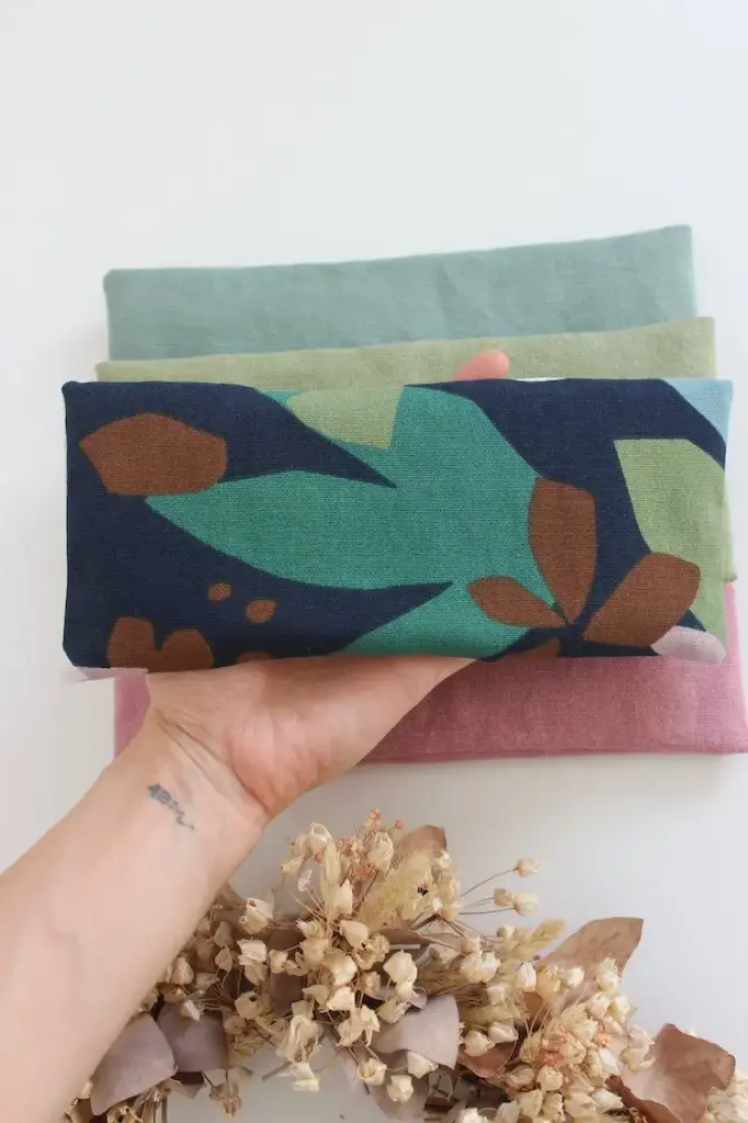 [10.3] Coussin de relaxation pour les yeux Fleurs Abstraites